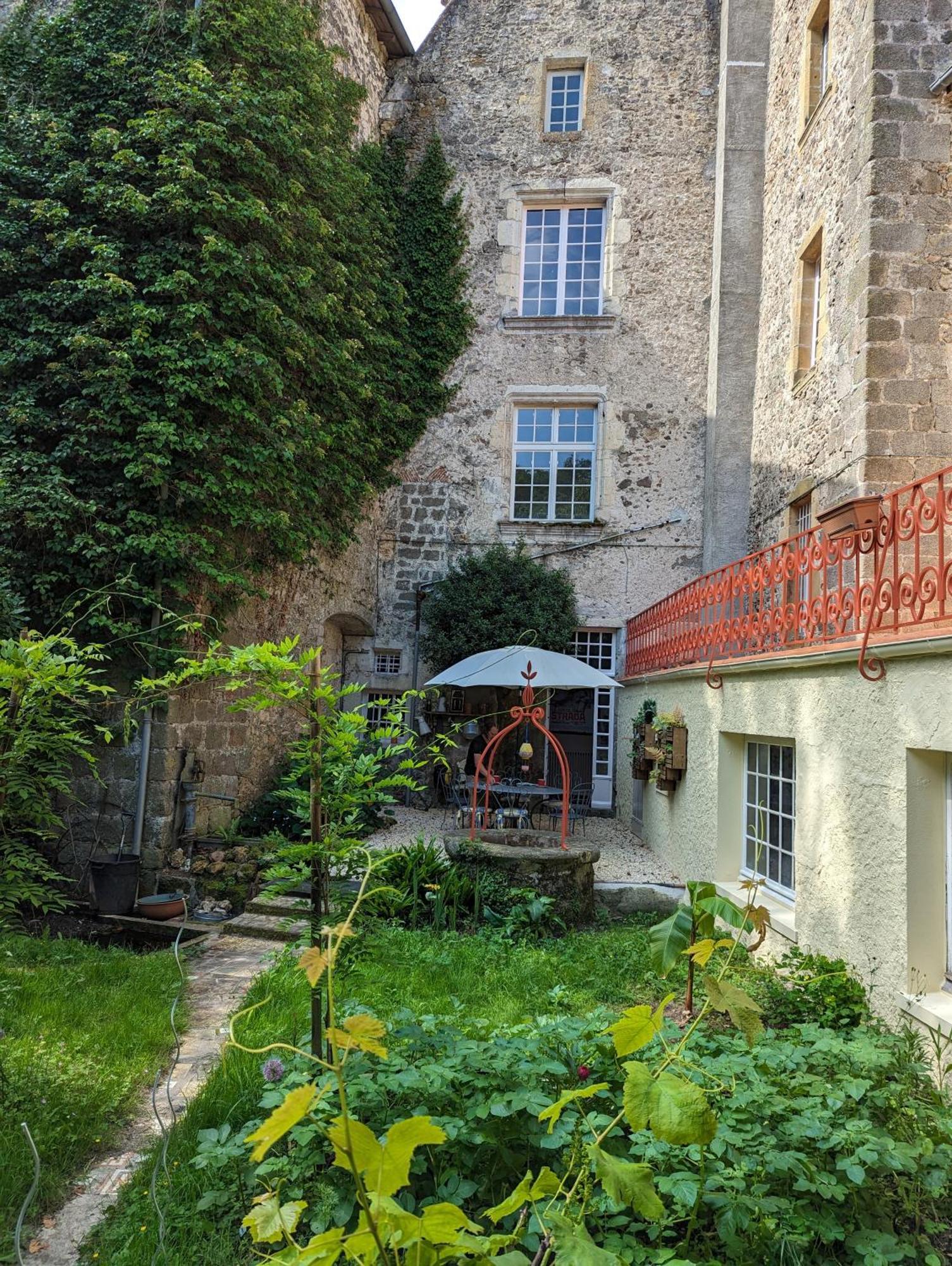 Bed and Breakfast Manoir Des Arts Конфолан Экстерьер фото
